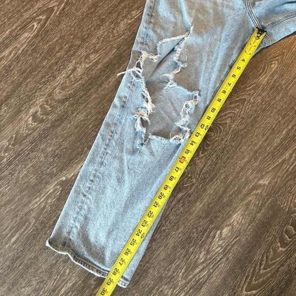 American Eagle Curvy 90s distressed destroyed denim jeans. Size 18 - Picture 8 of 12